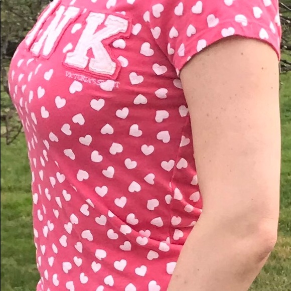 💗Vs PINK vintage 2007 heart tee💗 - Picture 3 of 6